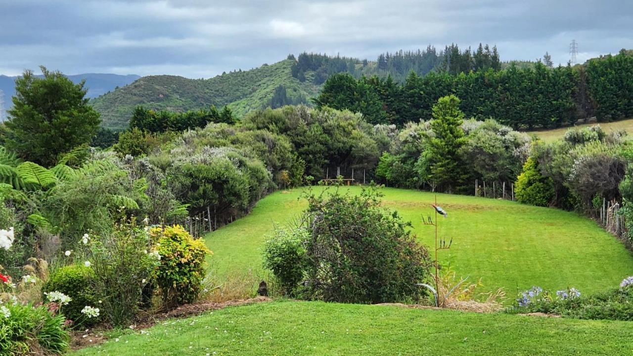 Boutique Art Retreat Hotel Upper Hutt Bagian luar foto