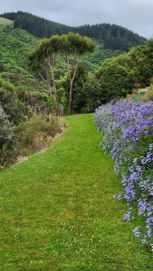 Boutique Art Retreat Hotel Upper Hutt Bagian luar foto