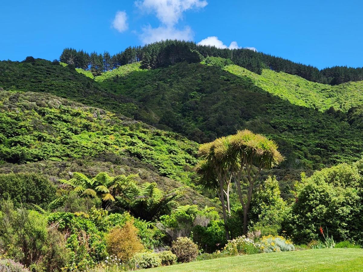 Boutique Art Retreat Hotel Upper Hutt Bagian luar foto