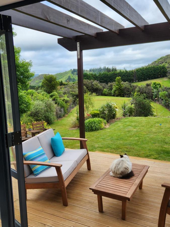Boutique Art Retreat Hotel Upper Hutt Bagian luar foto