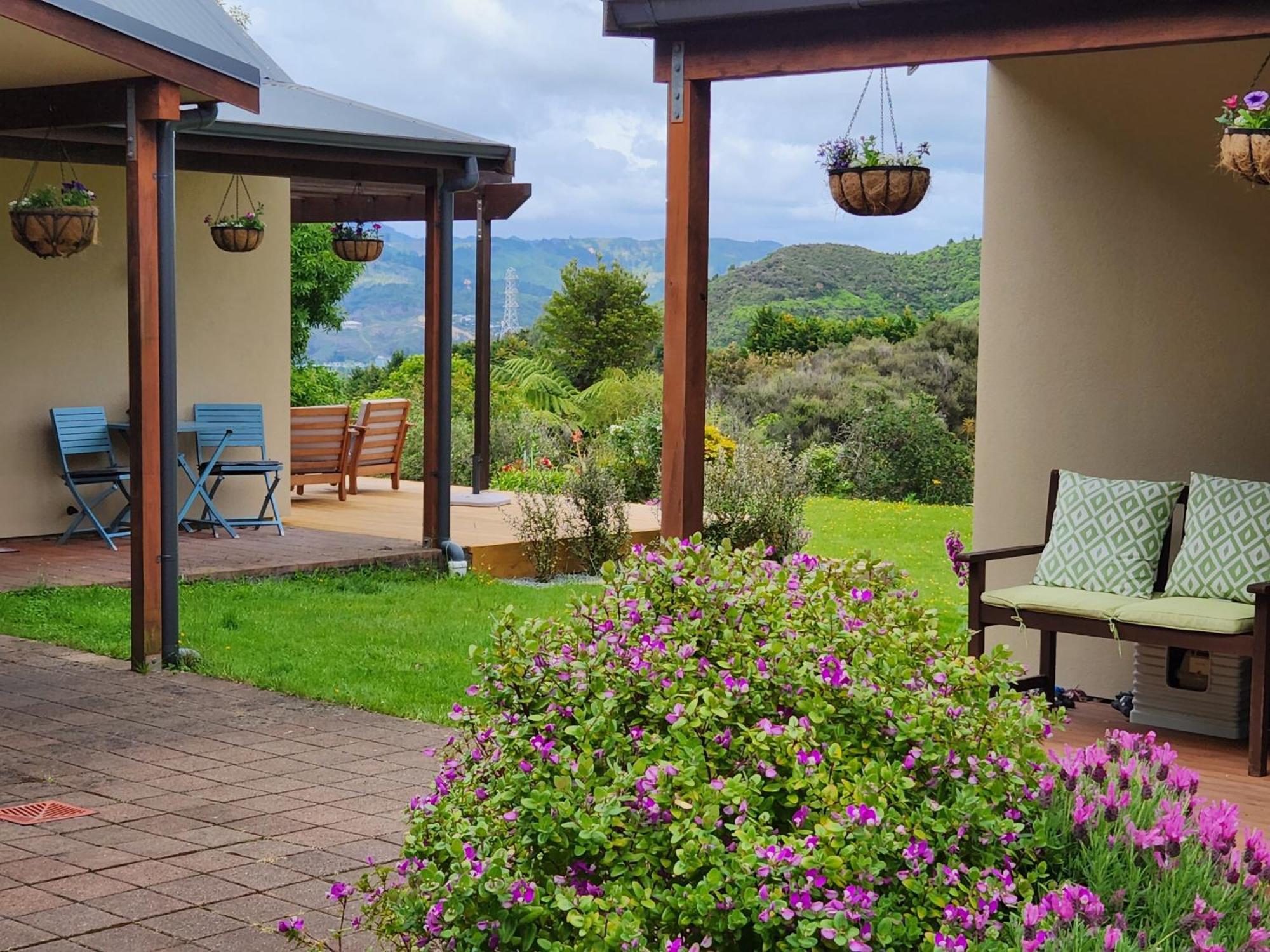 Boutique Art Retreat Hotel Upper Hutt Bagian luar foto