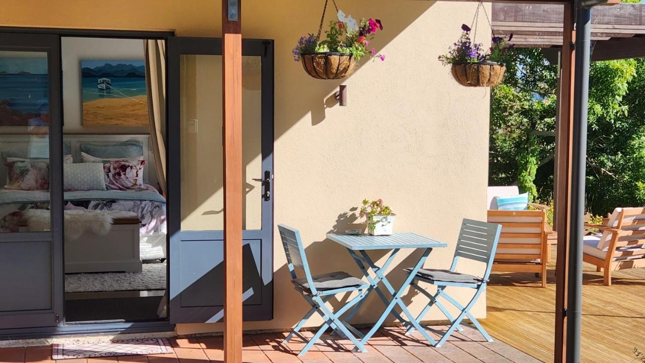 Boutique Art Retreat Hotel Upper Hutt Bagian luar foto