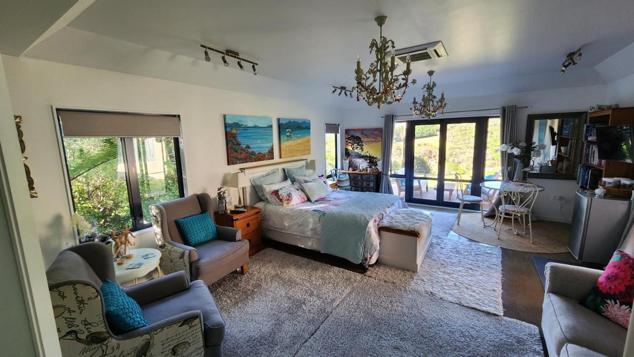 Boutique Art Retreat Hotel Upper Hutt Bagian luar foto