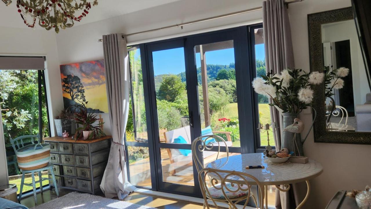 Boutique Art Retreat Hotel Upper Hutt Bagian luar foto