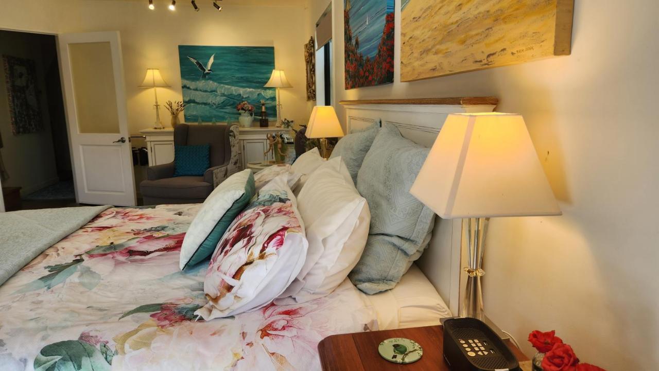 Boutique Art Retreat Hotel Upper Hutt Bagian luar foto