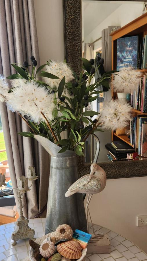Boutique Art Retreat Hotel Upper Hutt Bagian luar foto