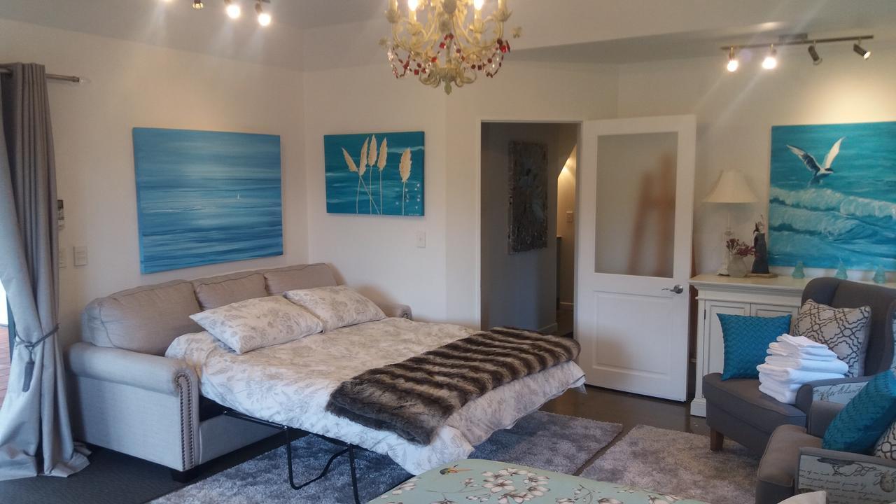 Boutique Art Retreat Hotel Upper Hutt Bagian luar foto