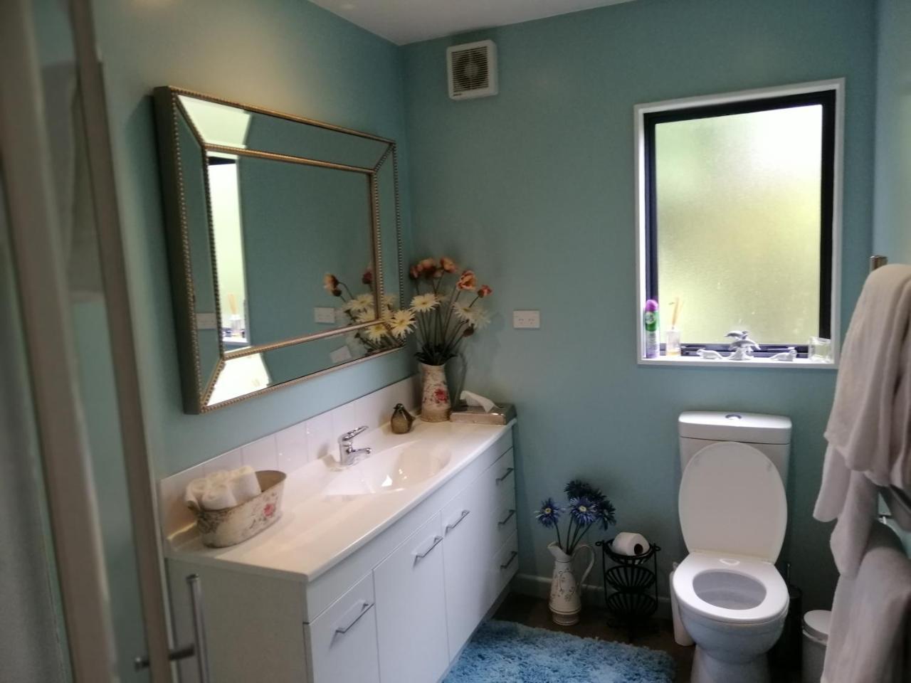 Boutique Art Retreat Hotel Upper Hutt Bagian luar foto