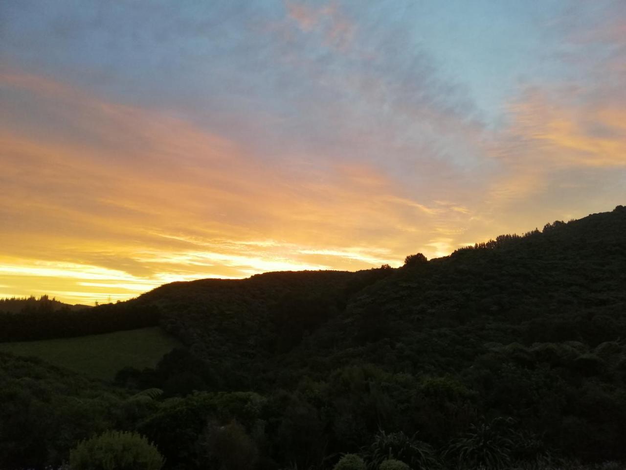 Boutique Art Retreat Hotel Upper Hutt Bagian luar foto